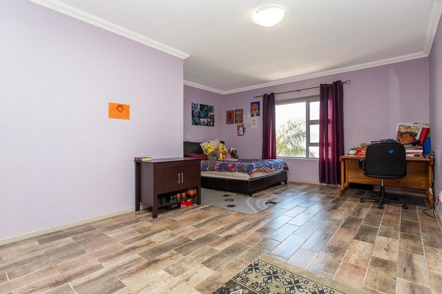 6 Bedroom Property for Sale in Vredekloof Heights Western Cape